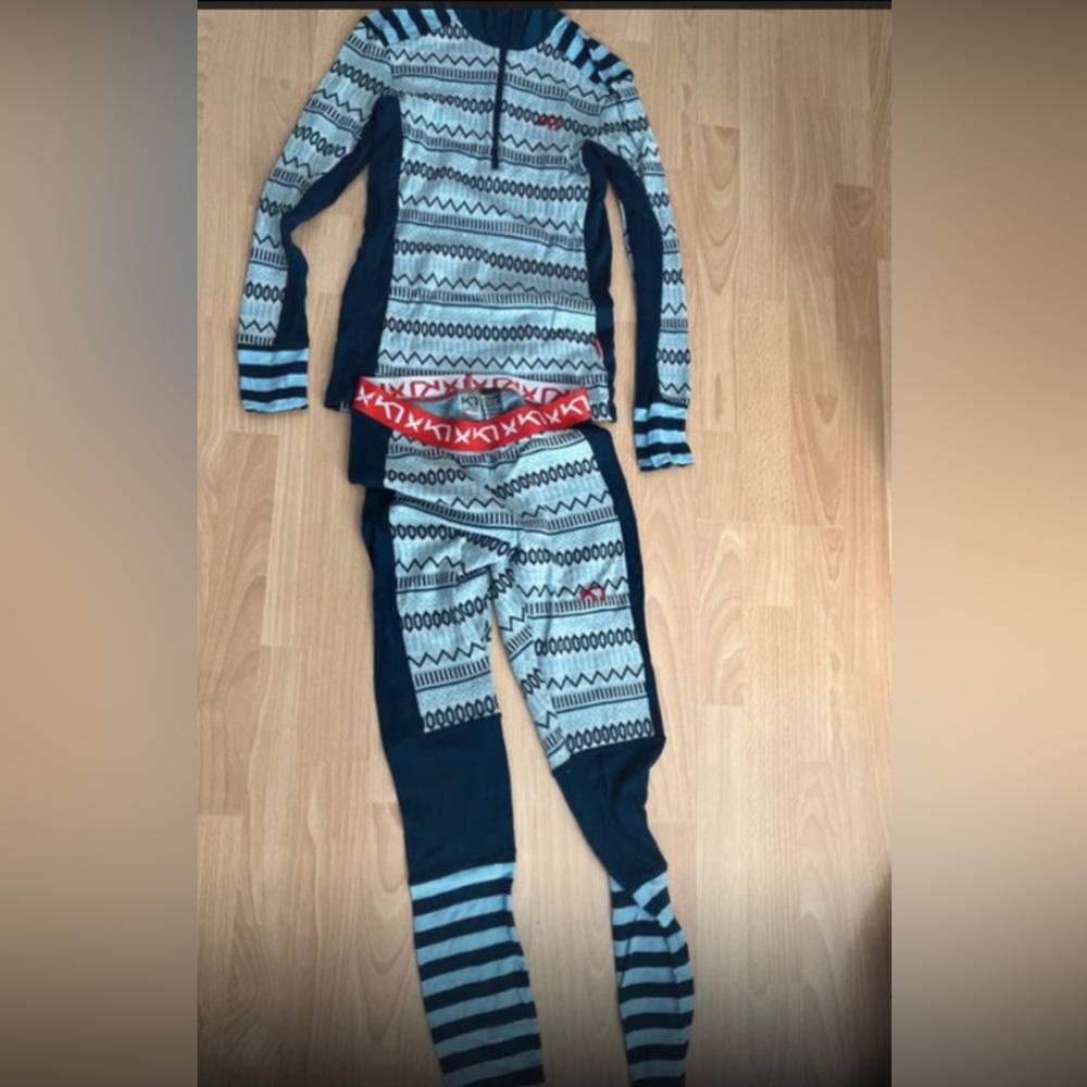 Karitraa ski baselayer set